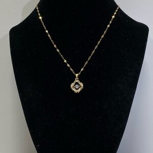 ELEGANT SAROJ TRENDING STATEMENT NECKLACE